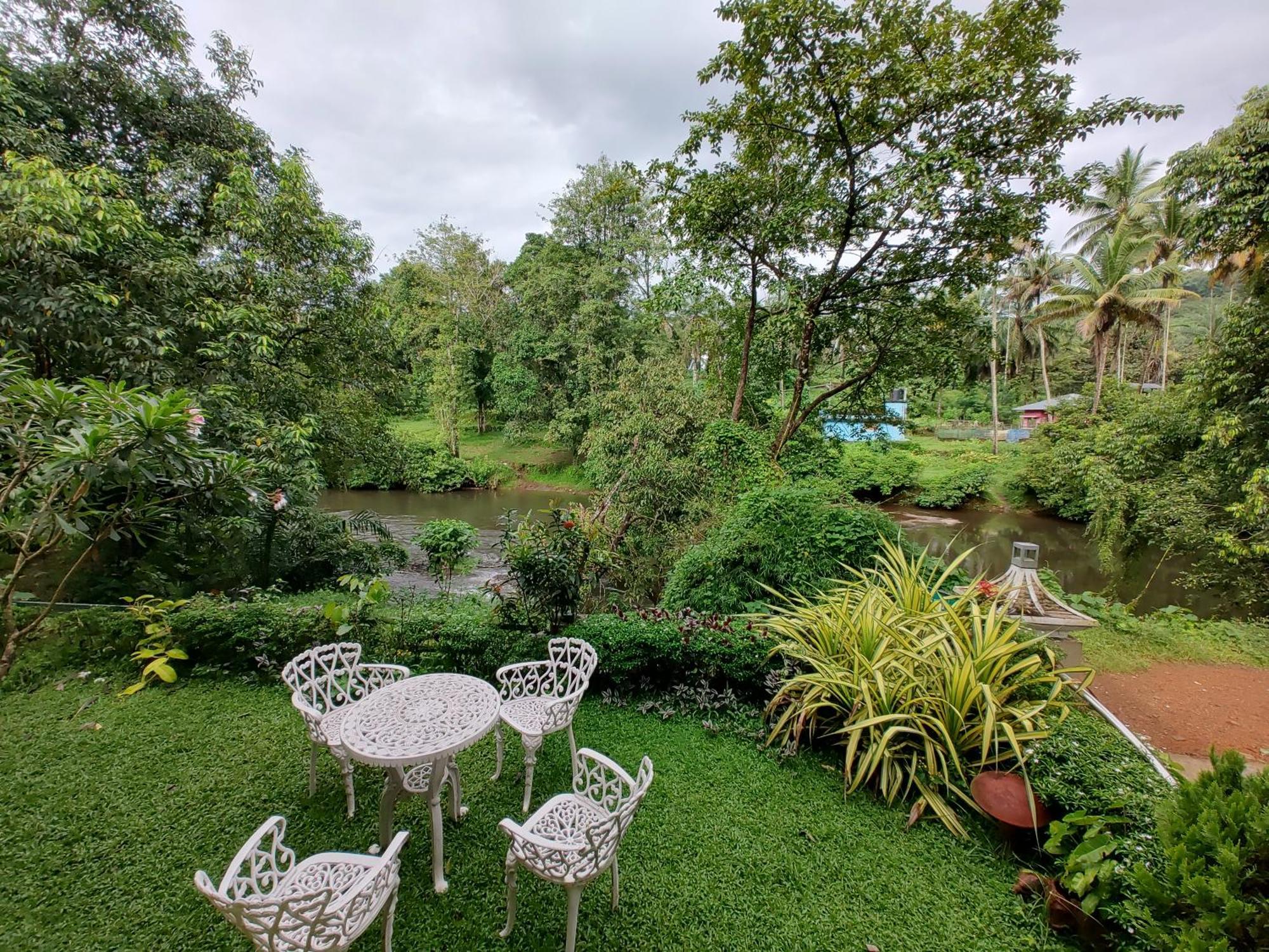 Hôtel Athirapilly On The Rocks à Athirappilly Extérieur photo